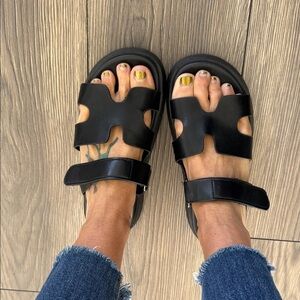 Black Strappy Sandals platform
Size 8